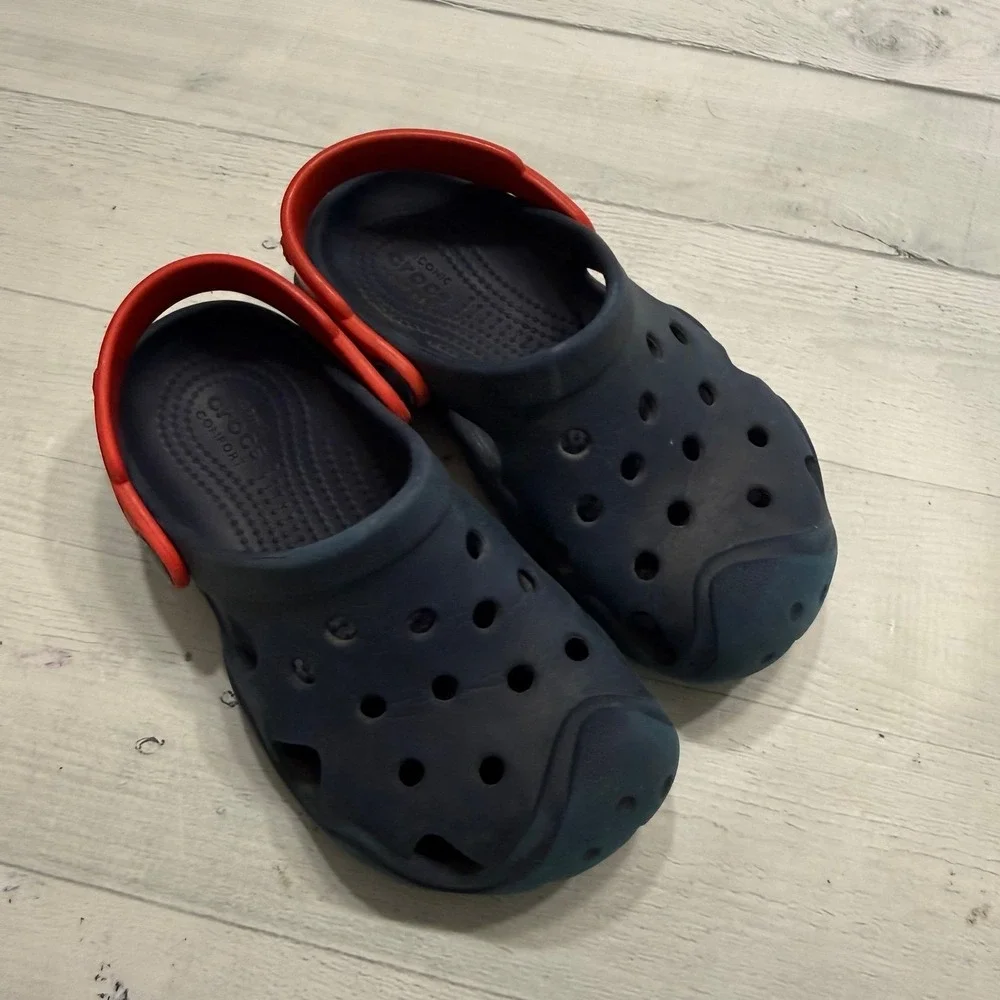 Crocs kids navy blue and red clogs little‎ kids size 10